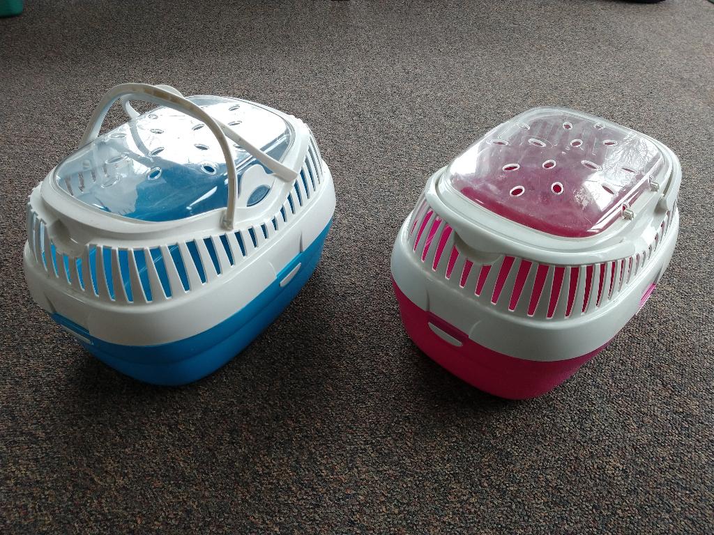 Ferplast reismand konijn roze en/of blauw, Ophalen, Zo goed als nieuw, Transportkoffer of -box