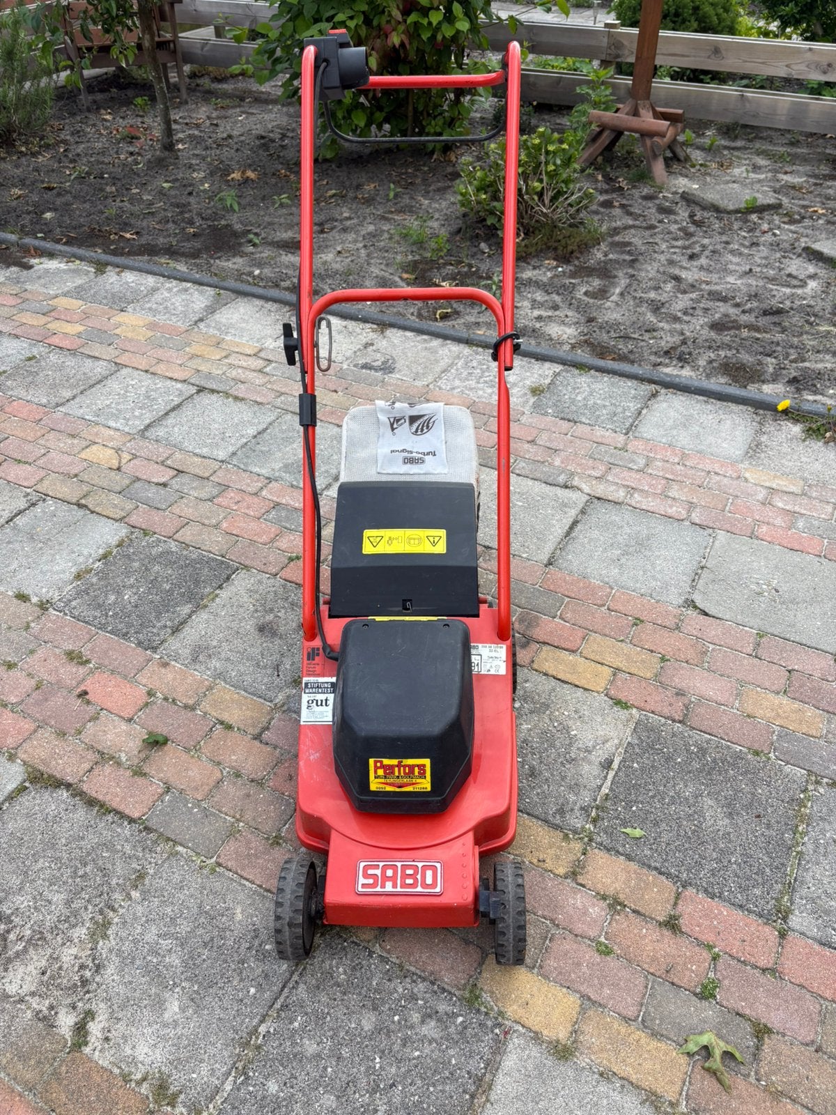 Leuke sabo grasmaaier, ideaal voor de camping, Ophalen, Zo goed als nieuw, Elektrische grasmaaier, Opvangbak