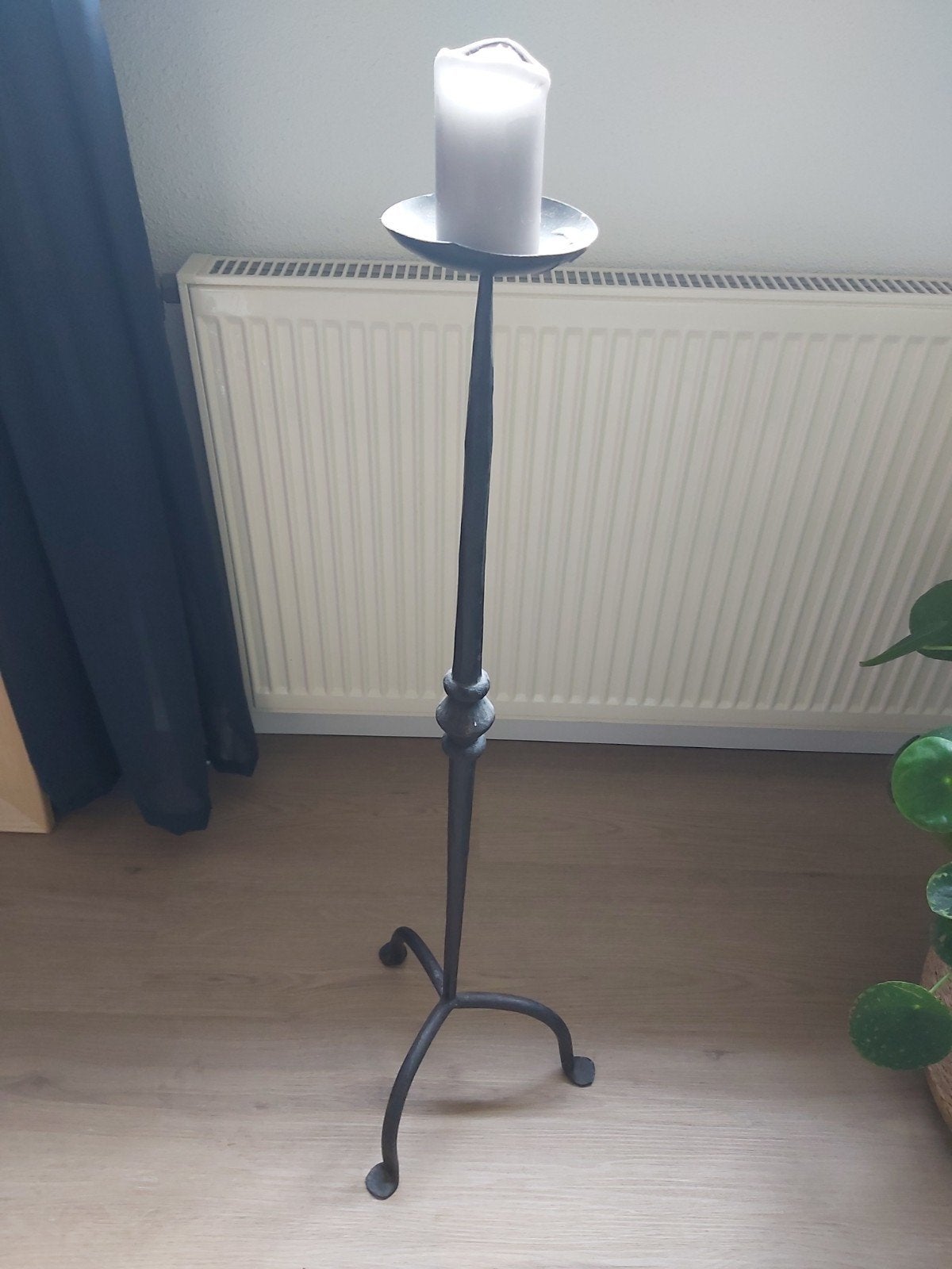 Zware metalen kaarsenstandaard, Huis en Inrichting, Woonaccessoires | Kandelaars en Kaarsen, Ophalen