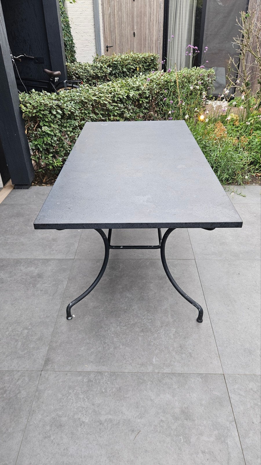 Tuintafel natuursteen met gietijzeren onderstel, Ophalen, Gebruikt, Rechthoekig, Metaal