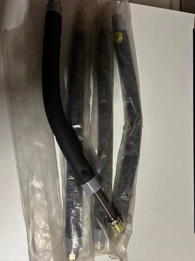 FLEXIBELE SLANGEN.R.V.S.1/2 DUIMS.BI/BUI.LANG 50 CM..4 STUKS, Ophalen of Verzenden, Nieuw, Rvs, Overige typen