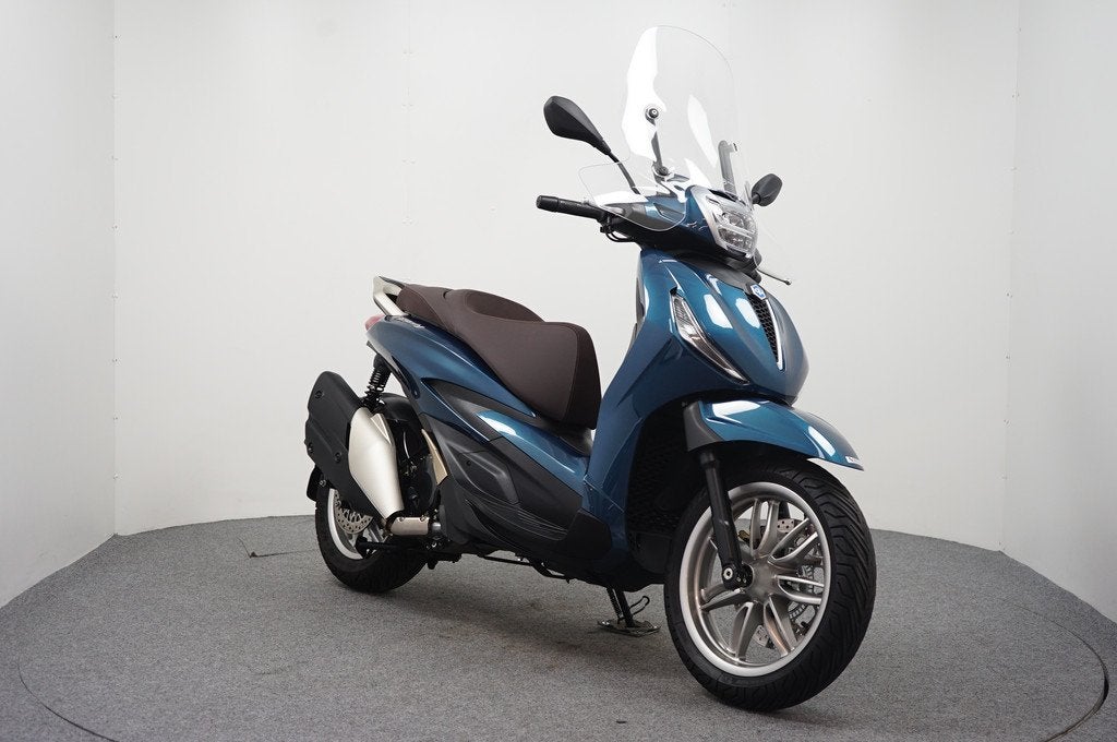 Piaggio BEVERLY 400 HPE (bj 2024), Scooter, Bedrijf, 399 cc, ABS