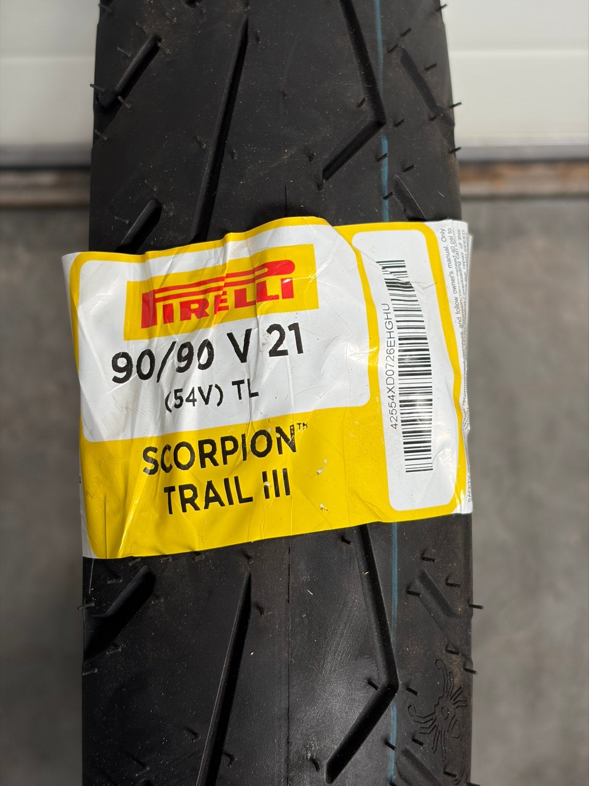 Nieuwe Pirelli Scorpion Trail III 90/90 V21 54V voorband, Motoren, Nieuw, Viale Piero e Alberto Pirelli 25 20126 Milano, Consumer.support@pirelli.com