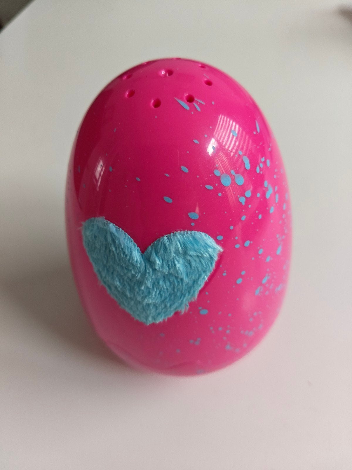 Leuk roze verrassingsei met blauw hartje (zonder inhoud), Verzamelen, Ophalen, Zo goed als nieuw