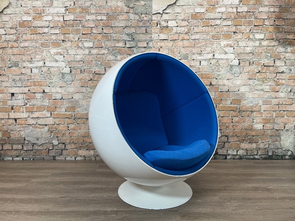 Eero Aarnio Originals Ball Chair – Felblauw | Eero Aarnio