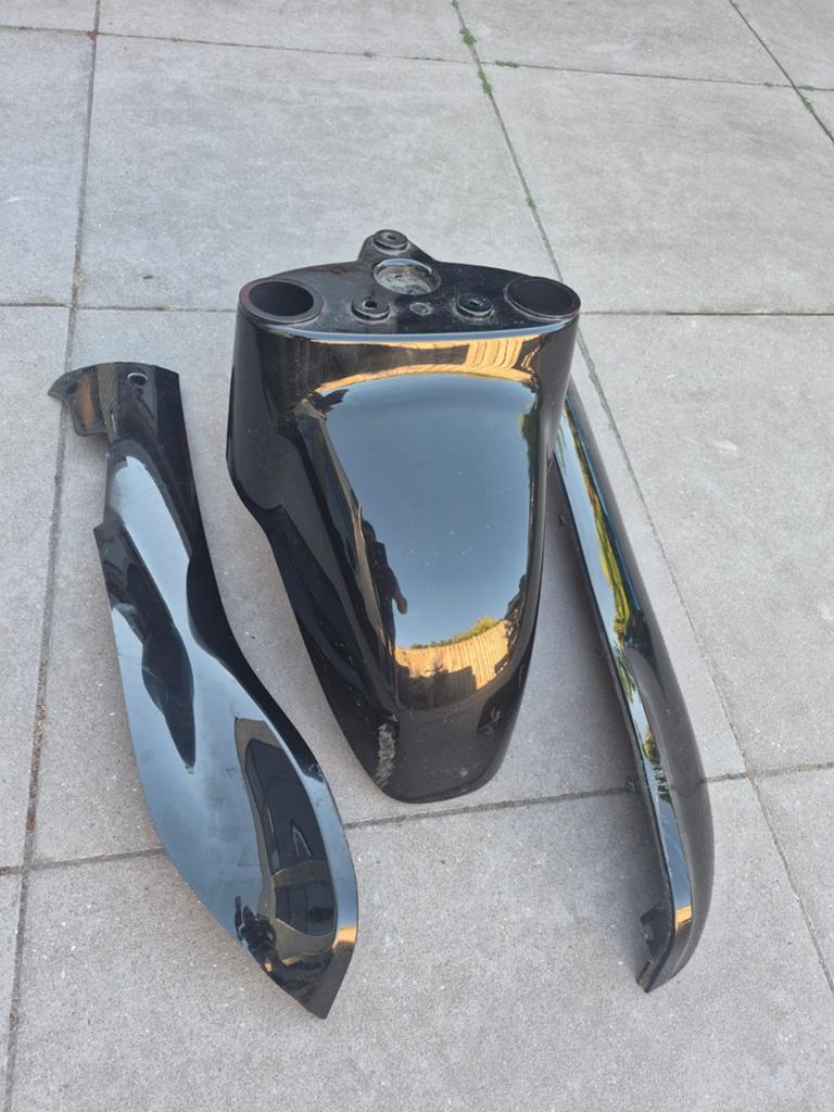 Voorspatbord en zijskirts Sym Fiddle 1 en 2 zwart (schade), Ophalen of Verzenden, Gebruikt, Overige typen