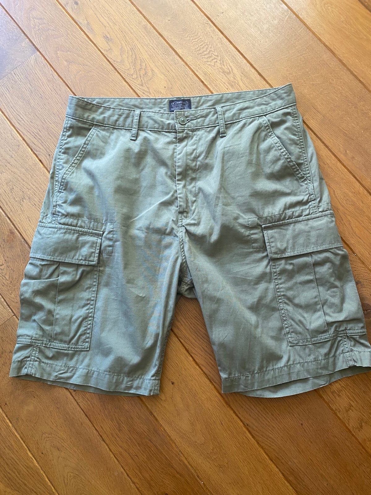 Levi’s korte broek groen maat 34., Ophalen of Verzenden, Zo goed als nieuw, Groen
