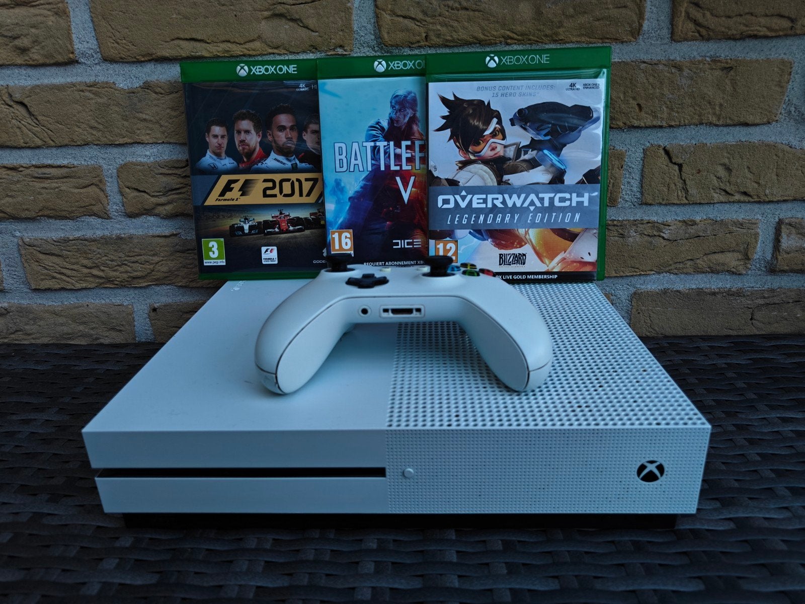 Xbox One S (Wit) + Controller & 3 Games, Ophalen, Xbox One S, Zo goed als nieuw, Met 1 controller