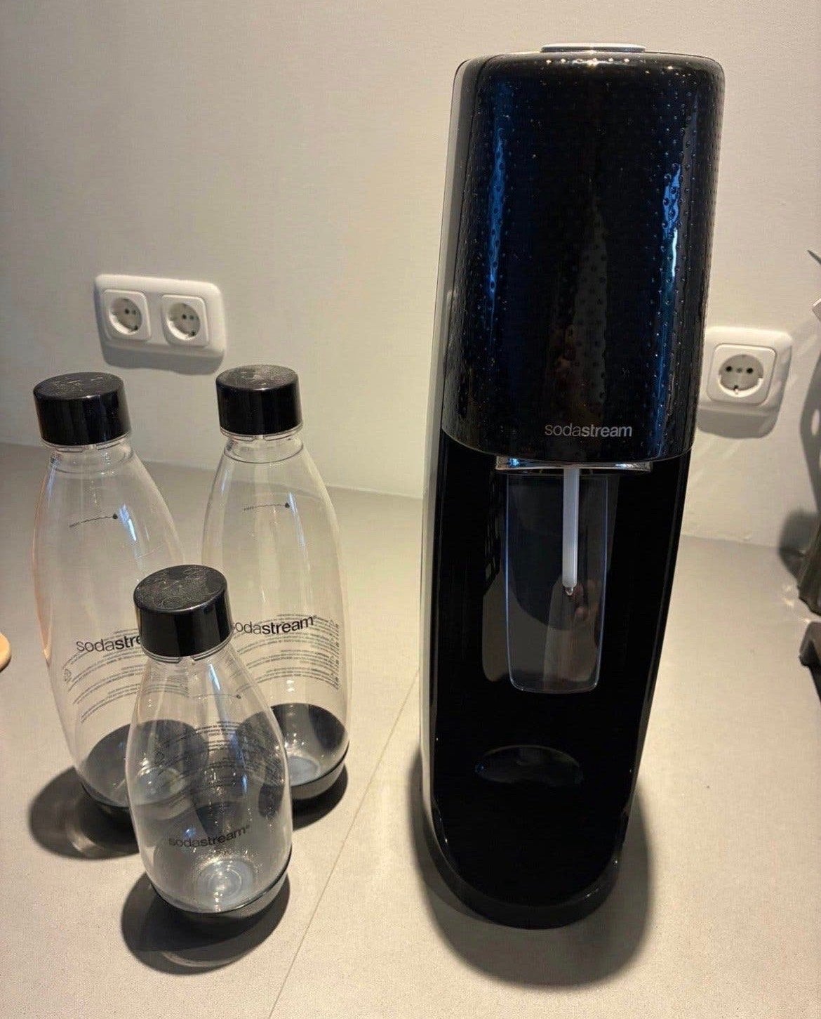 Sodastream in nieuwstaat met 3 flessen en CO2-patroon, Witgoed en Apparatuur, Ophalen, Zo goed als nieuw