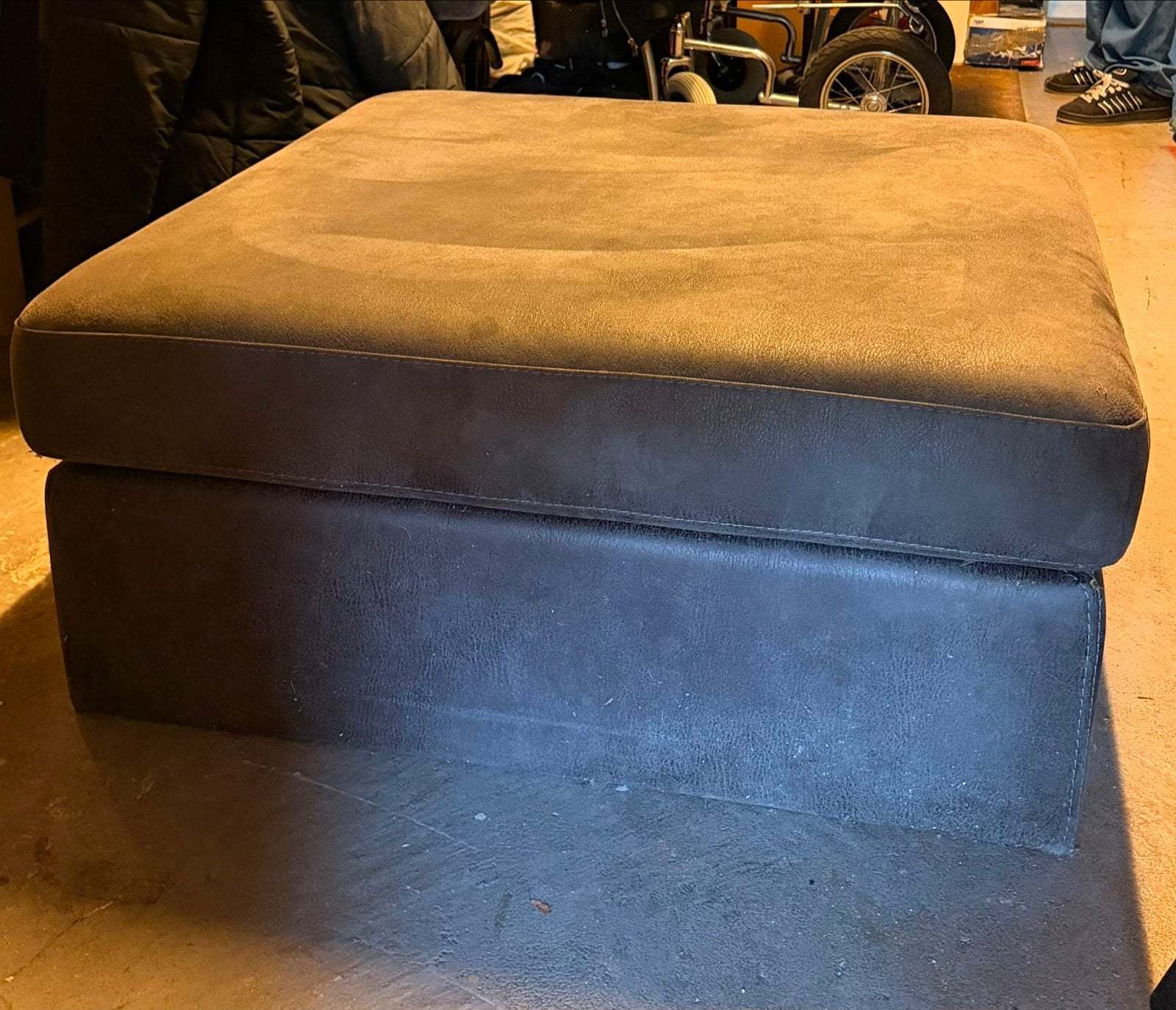 Gils Hocker 90x90 cm - Grijs Ruw Leder, Gebruikt, Vierkant, Leer, Ophalen of Verzenden