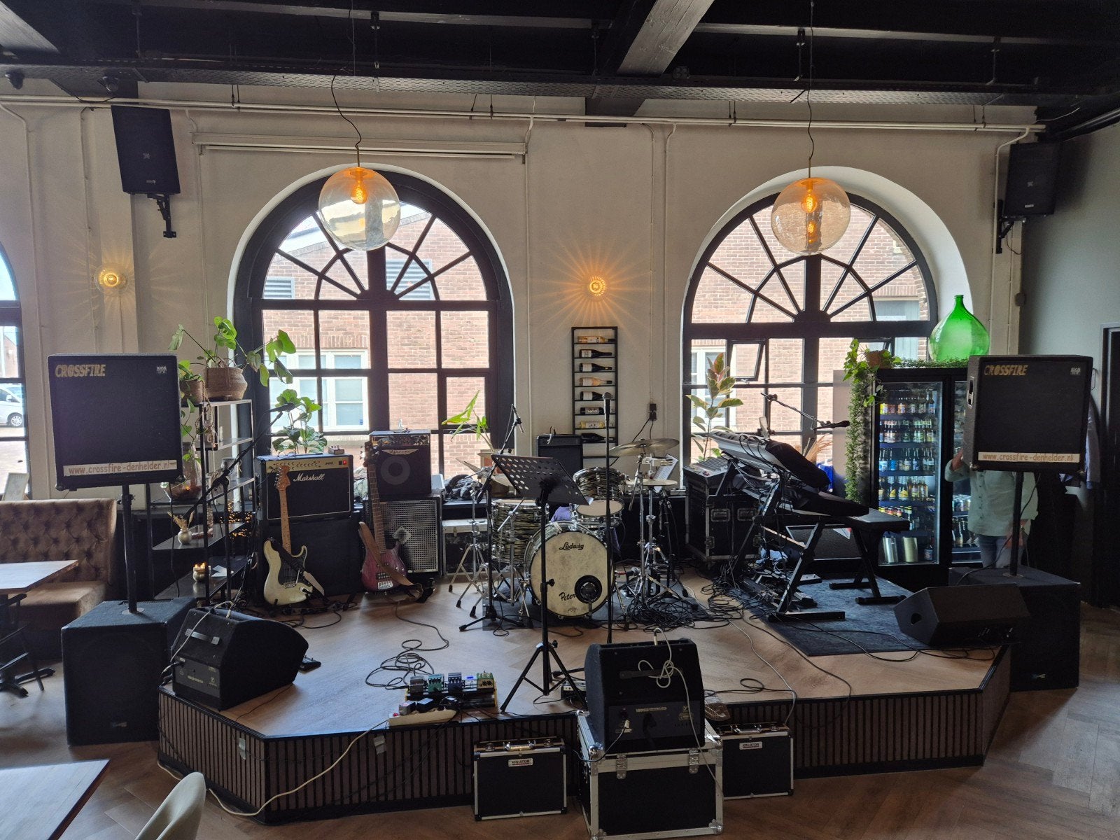 Complete PA-set Dynacord/Yorkville met licht en flightcases, Ophalen, Gebruikt