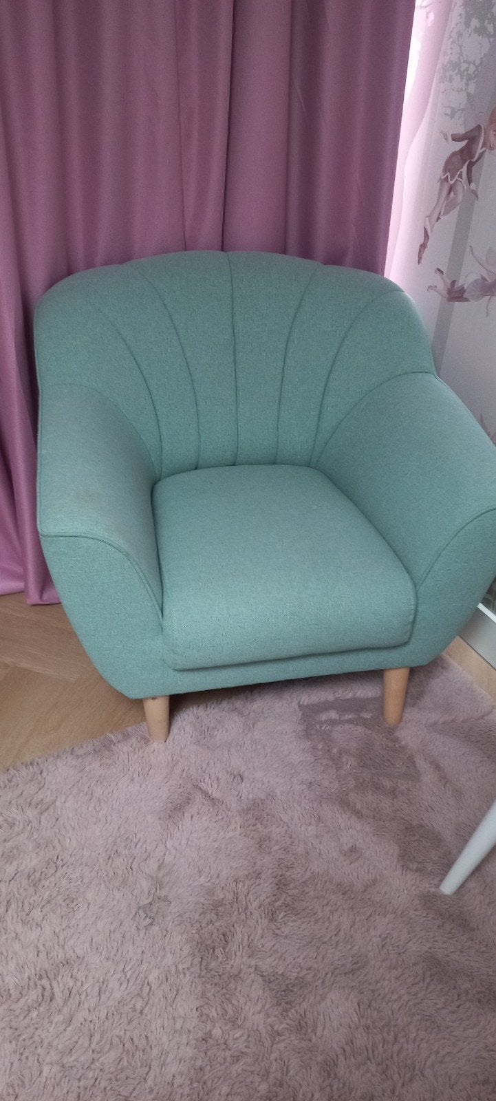 Comfortabele fauteuil in mintgroen - Babykamer, Huis en Inrichting, Ophalen, Hout, Modern, Scandinavisch, 75 tot 100 cm