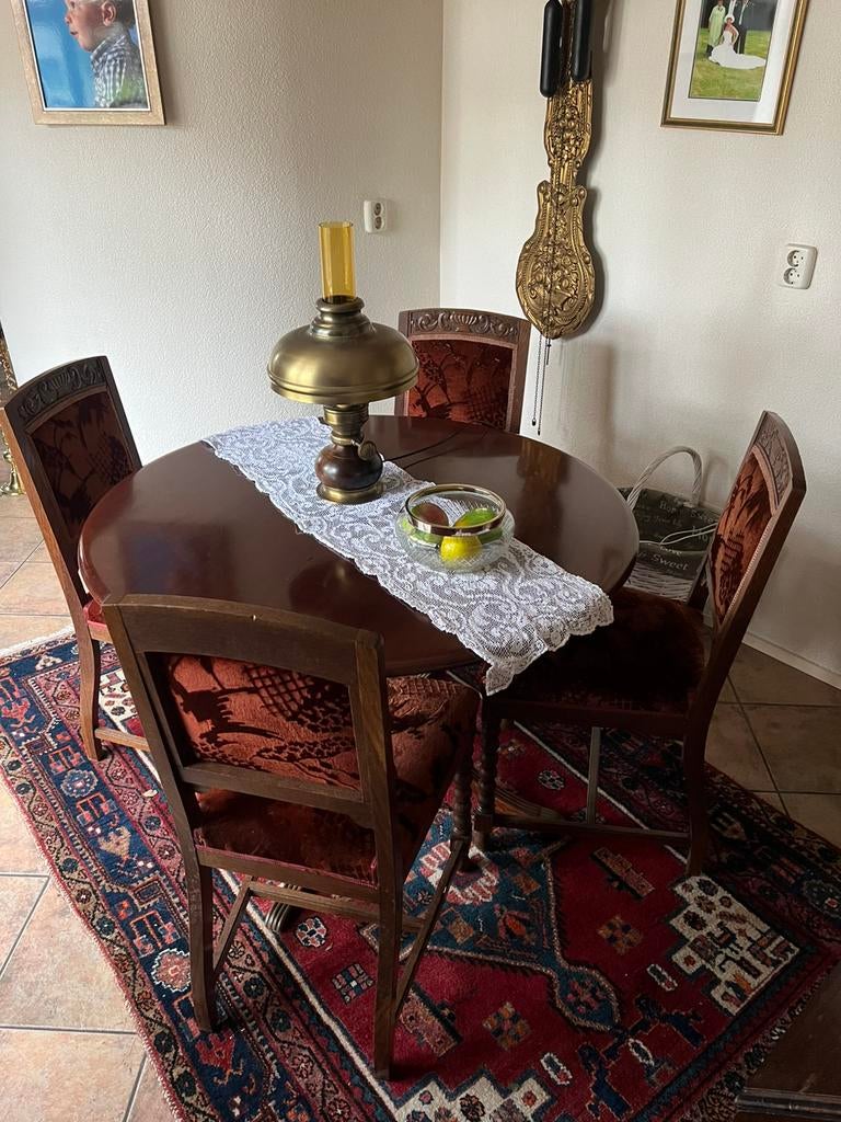 Antieke eethoek: ronde tafel en 4 stoelen, Ophalen