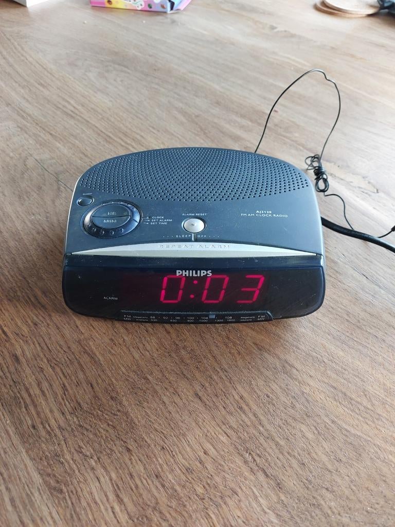 Philips Wekkerradio - Digitaal met rood display, Ophalen of Verzenden, Gebruikt, Digitaal