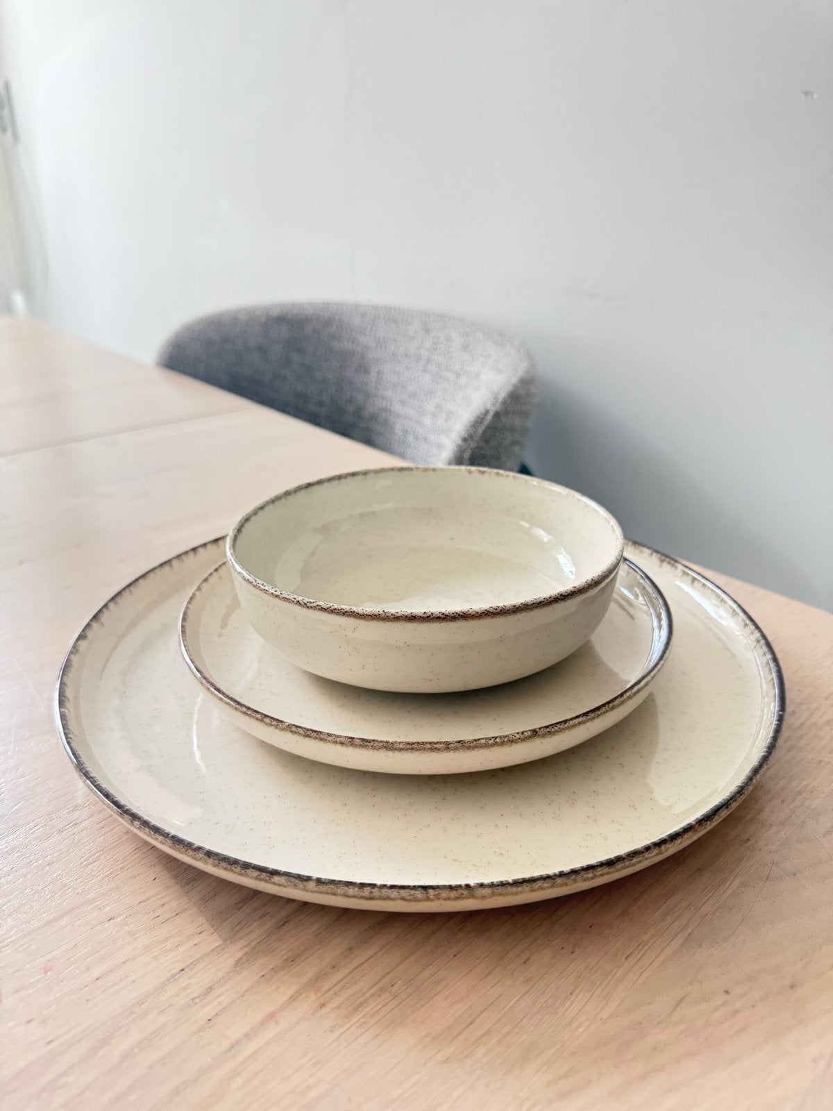 Borden/kommen beige, Ophalen, Keramiek, Zo goed als nieuw, Bord(en)