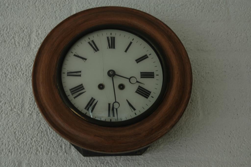 Te koop Antieke schoolklok, Ophalen