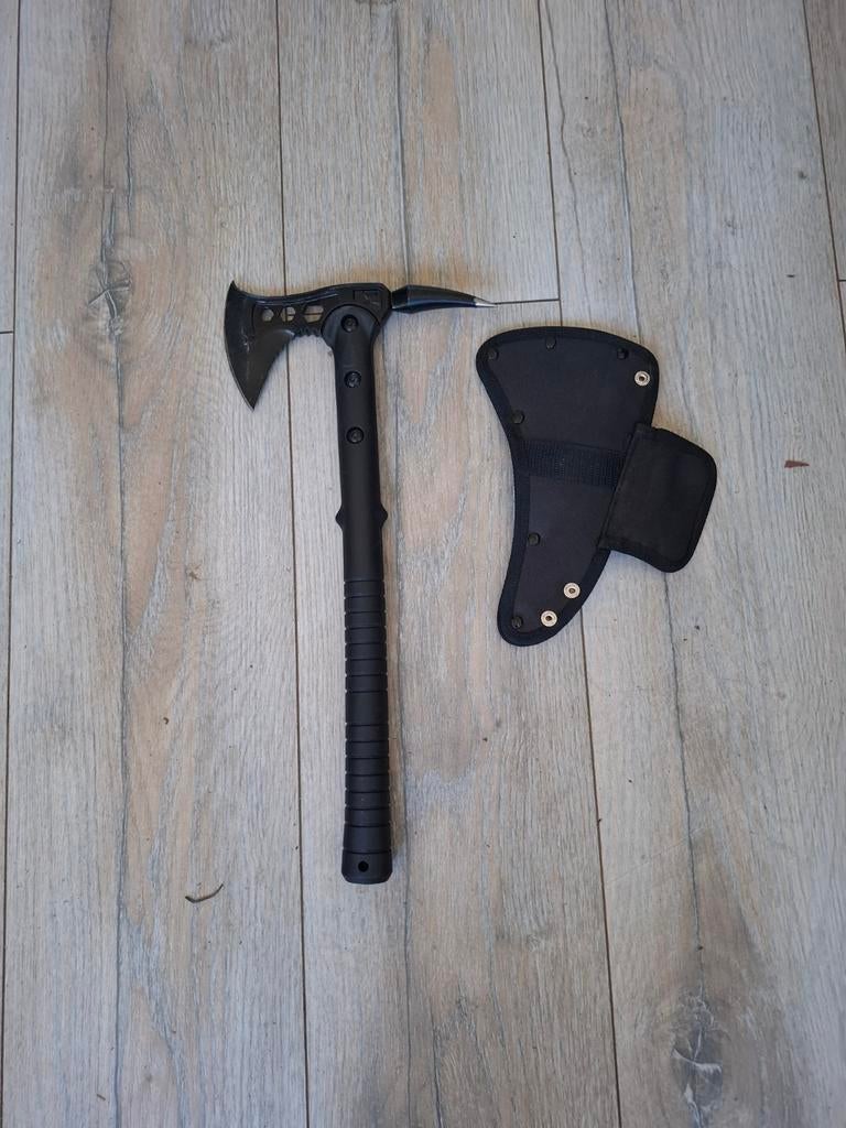 Tactische bijl met hoes - Zwart, zo goed als nieuw, Tuin en Terras, Hand-tuingereedschap, Zo goed als nieuw, Bijl, Ophalen of Verzenden
