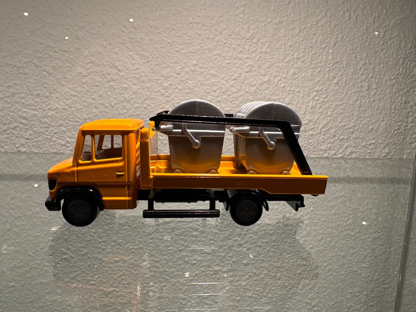 Siku Mercedes Vario Vuilniswagen met Containers, Ophalen of Verzenden, Zo goed als nieuw