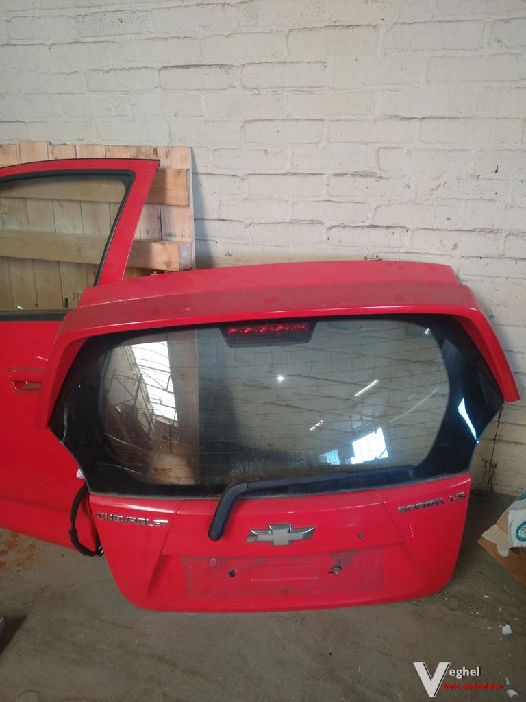 Chevrolet spark achterklep rood, Ophalen, Gebruikt, -, Achter