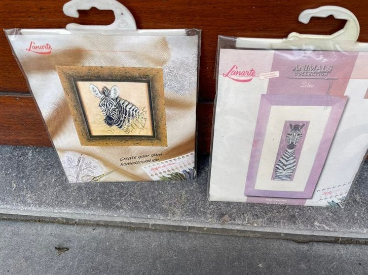 2 borduurpaketten lanarte 17x17 cm en 9x31 cm Zebra, Hobby en Vrije tijd, Ophalen of Verzenden, Zo goed als nieuw, Borduurpakket