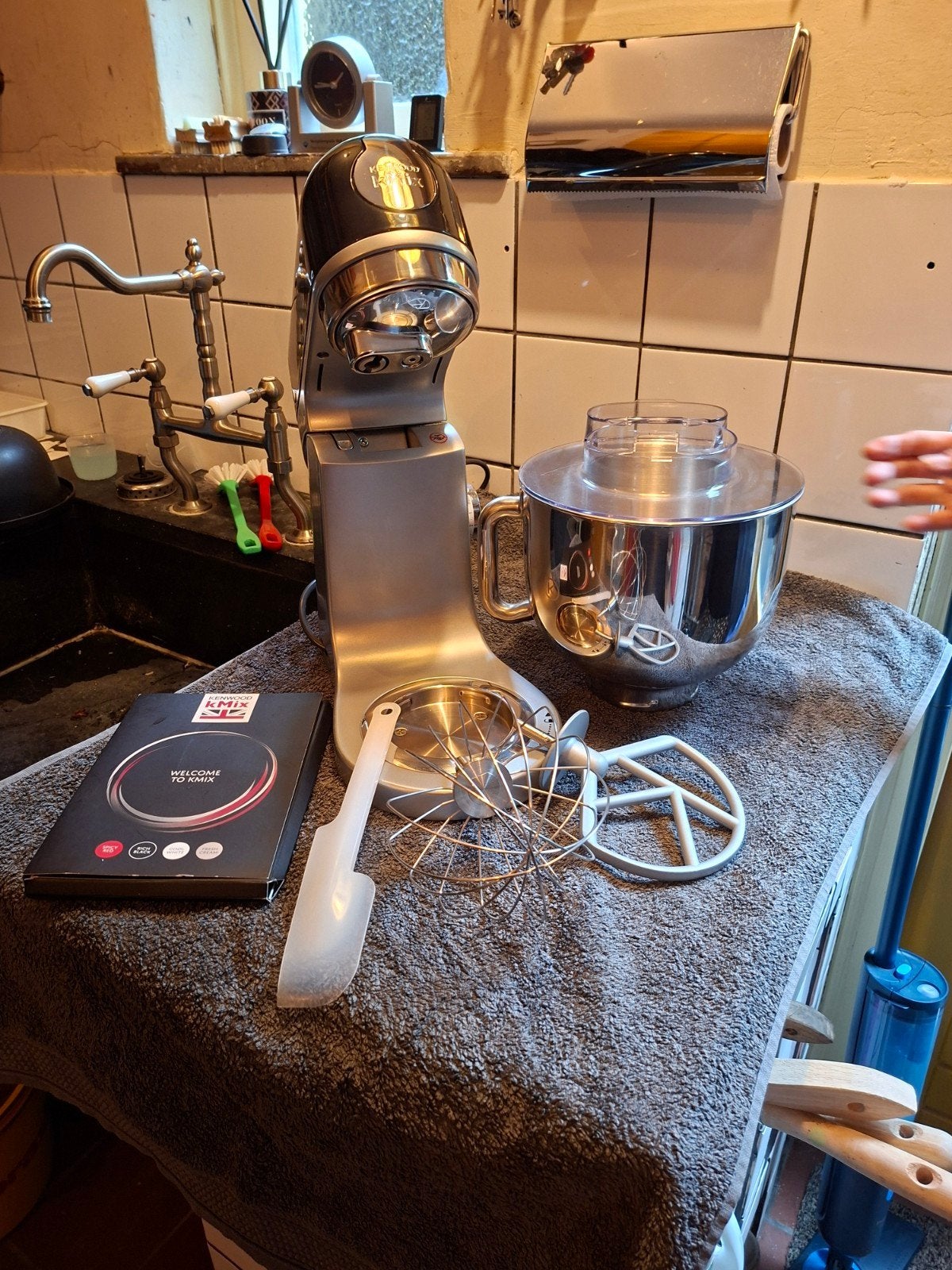 1000 watt Kenwood kMix Keukenmachine, 4 liter of meer, Ophalen of Verzenden, Zo goed als nieuw, 3 snelheden of meer