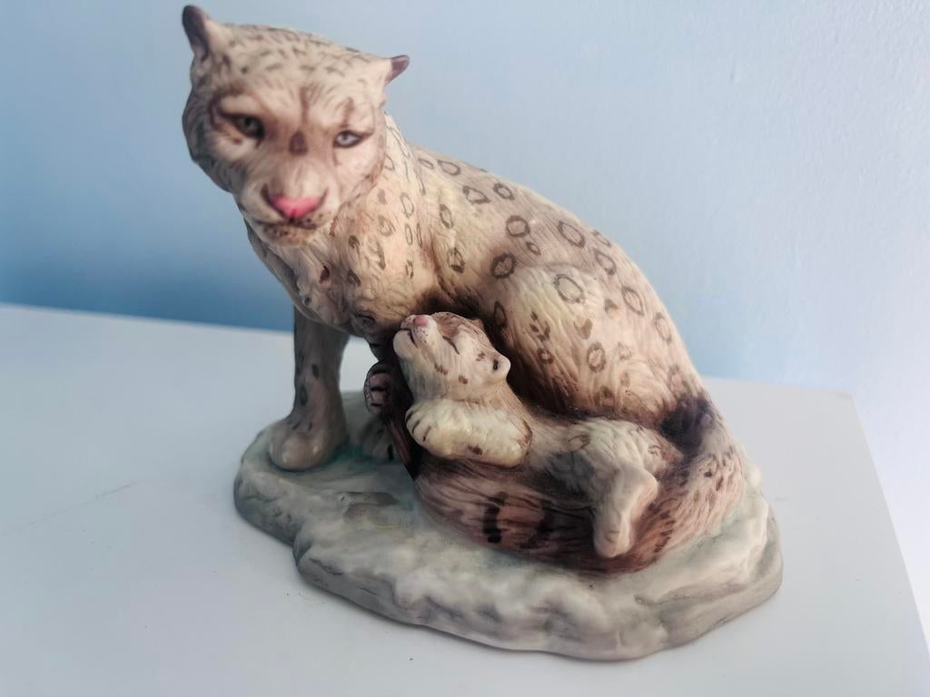 Franklin Mint Snow Leopard beeldje porselein moeder met welp, Ophalen of Verzenden, Zo goed als nieuw, Dier