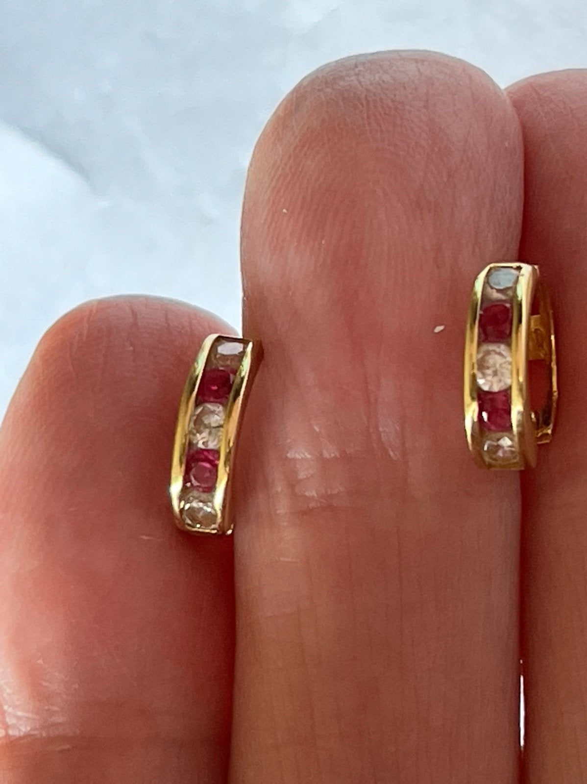 Gouden Creolen met Robijn en Saffier - 14 CT, Sieraden, Tassen en Uiterlijk, Oorbellen, Hangers, Verzenden, Zo goed als nieuw