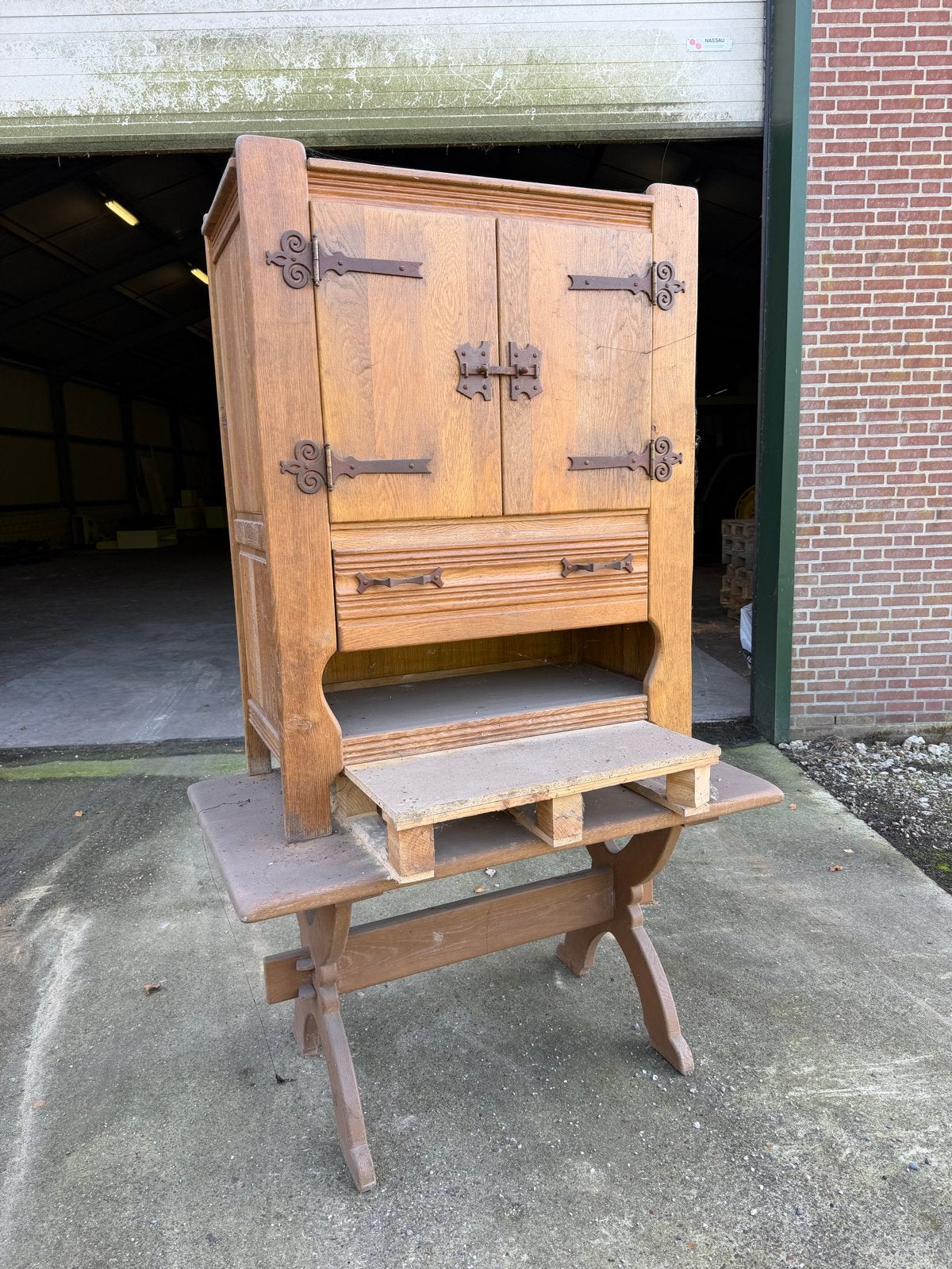 Antieke meubels: Kasten, salontafel, stoelen - Werten Sprij, Ophalen