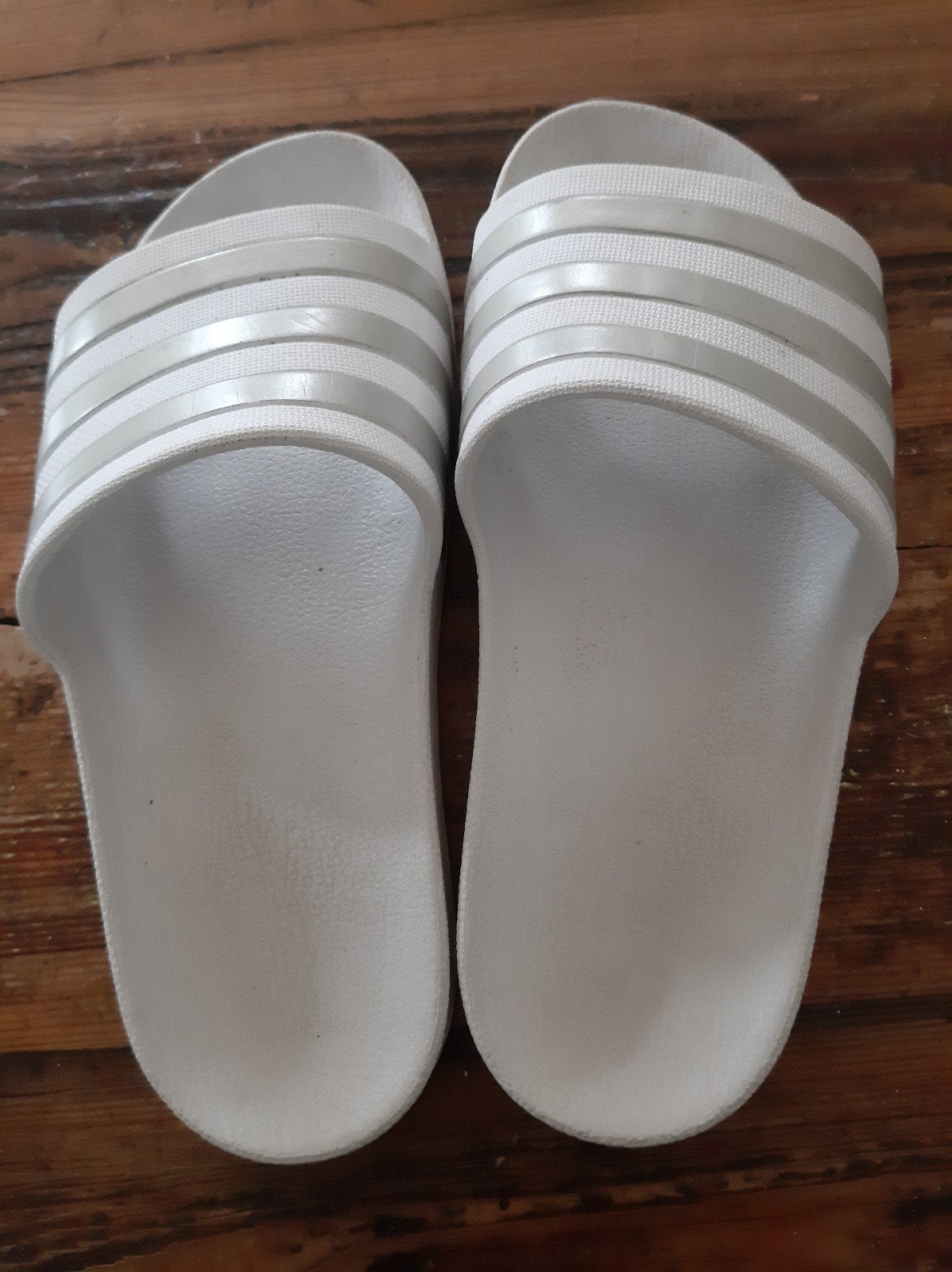 Adidas Adilette slippers wit/zachtgoud.Maat 39, Slippers, Adidas, Wit, Ophalen of Verzenden