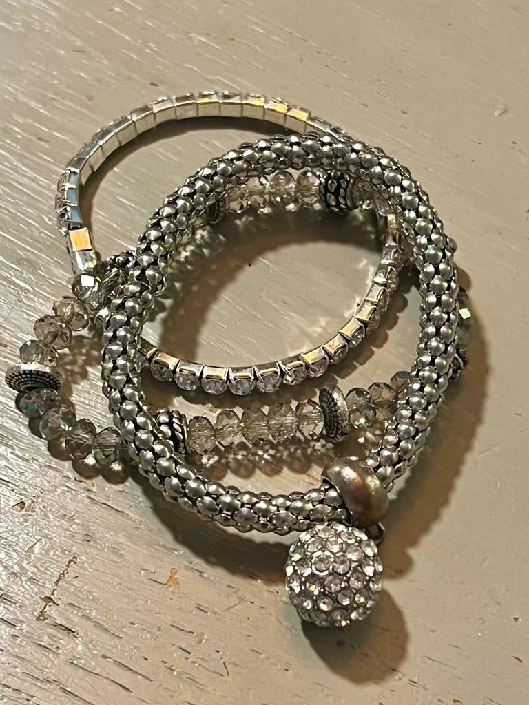 Lotje vintage zilverkleurige strass armbanden bedels kristal, Overige materialen, Ophalen of Verzenden, Zo goed als nieuw, Zilver
