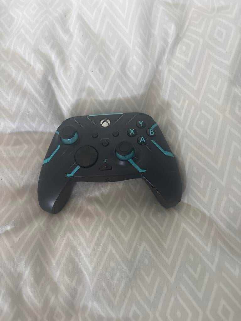 Controller voor pc of Xbox - Zwart/Turquoise Design, Gebruikt, Xbox Series S, Ophalen of Verzenden, Controller