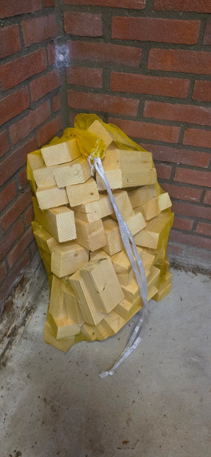 Netje schoon vuren kachelhout, Minder dan 3 m³, Ophalen, Overige houtsoorten, Blokken