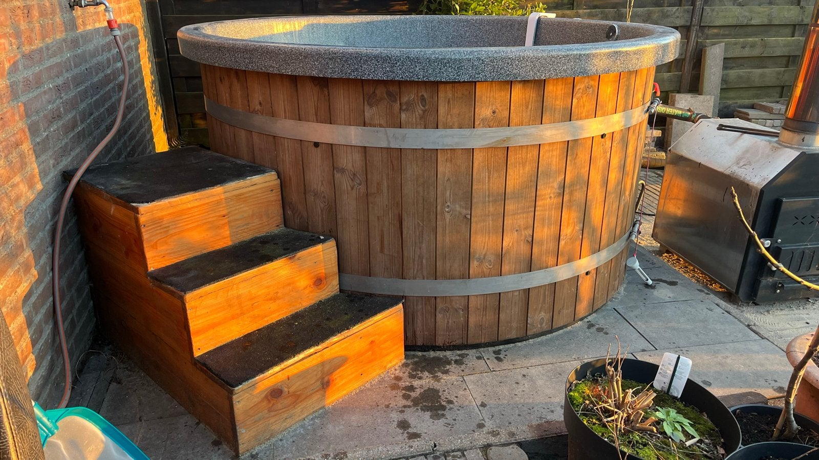 Geïsoleerde hottub met houtkachel en bubbels, Ophalen, Gebruikt, Rond, Minder dan 200 cm