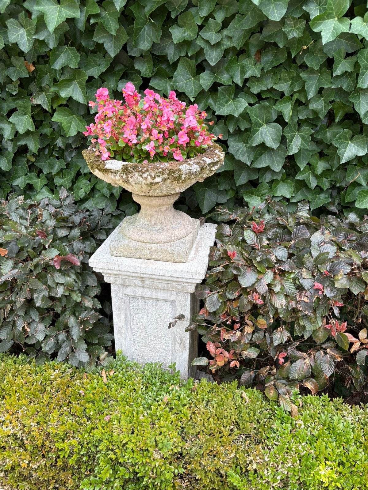 Gratis - Klassieke tuinornamenten met zuil (4x), Ophalen, Zo goed als nieuw