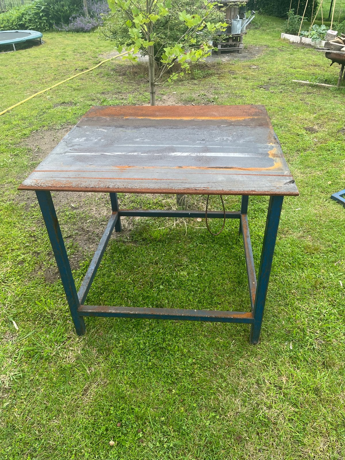 Robuuste stalen werktafel - Ideaal voor werkplaats of garage, Doe-het-zelf en Verbouw, Werkbanken, Ophalen, Gebruikt, 70 tot 120 cm