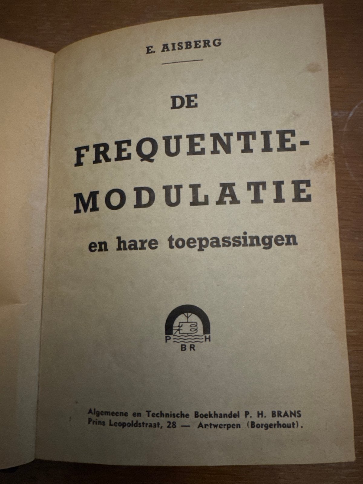 De Frequentie-Modulatie en hare toepassingen - E. Aisberg, Ophalen of Verzenden, Gelezen, Elektrotechniek