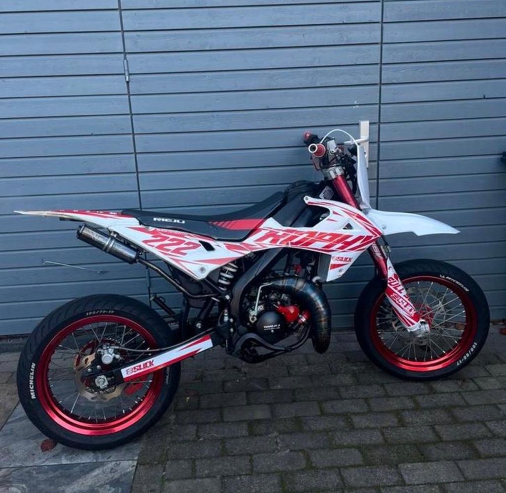 Rieju MRT 50cc 2T Trophy 2022 - Zo goed als nieuw, Fietsen en Brommers, Brommers | Overige merken, Zo goed als nieuw, Maximaal 45 km/u