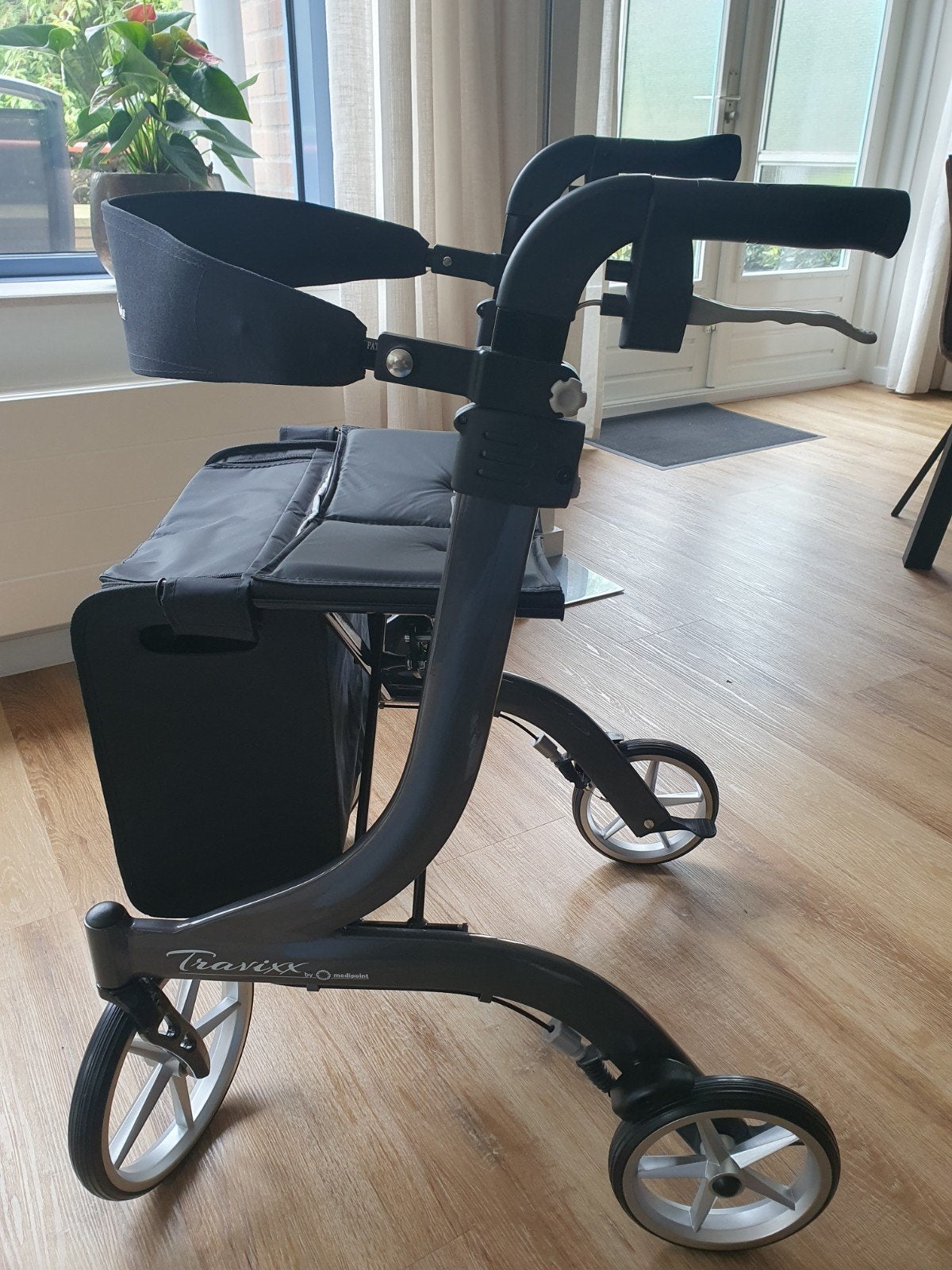 Rollator Travixx by Medipoint, Ophalen, Lichtgewicht, Zo goed als nieuw