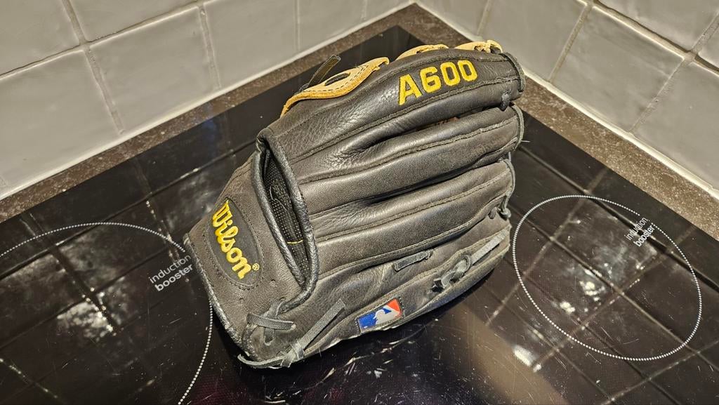 Wilson A600 11 inch honkbalhandschoen - Linkshandig, Ophalen of Verzenden, Zo goed als nieuw, Honkbal, Handschoen