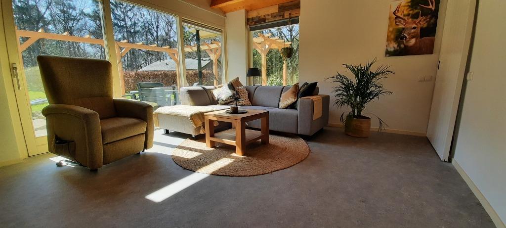 Luxe, rolstoeltoegankelijke bungalow op bosrijk landgoed!, Vakantie, Vakantiehuizen | Nederland, In bos, 2 slaapkamers, Open haard