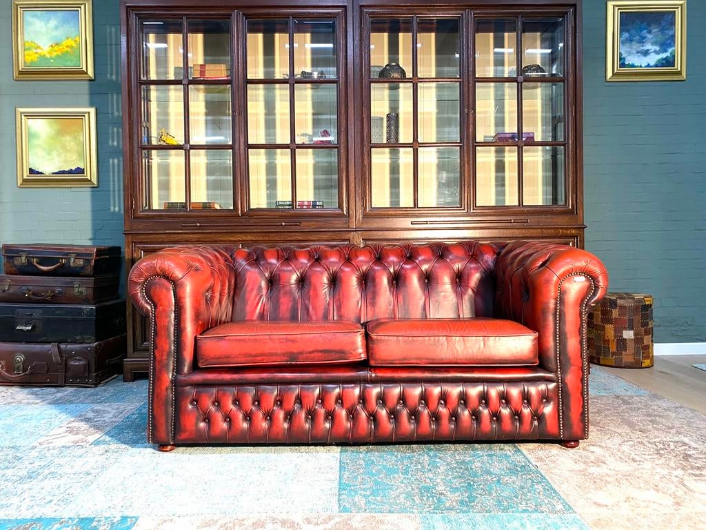 Engelse Chesterfield bank Oxblood rood, Gebruikt, 125 cm of meer, Leer, Ophalen of Verzenden