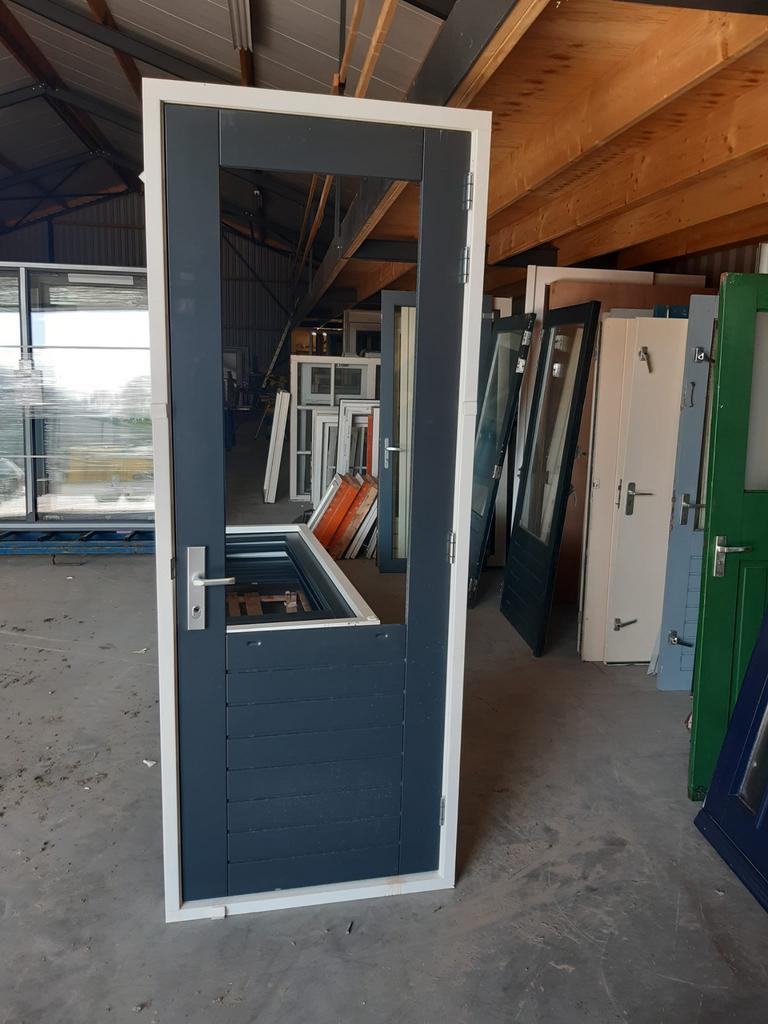 Nieuwe hardhouten kozijnen met buitendeur ( grote voorraad), Deurkozijn, Zo goed als nieuw, H, H