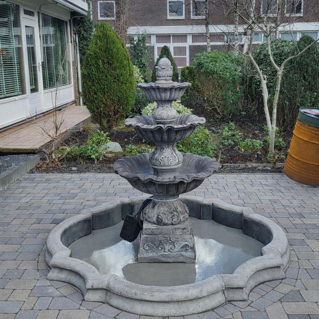 Renaissance fontein met rand, Tuin en Terras, Waterpartijen en Fonteinen, Ophalen, Nieuw, Beton, Fontein