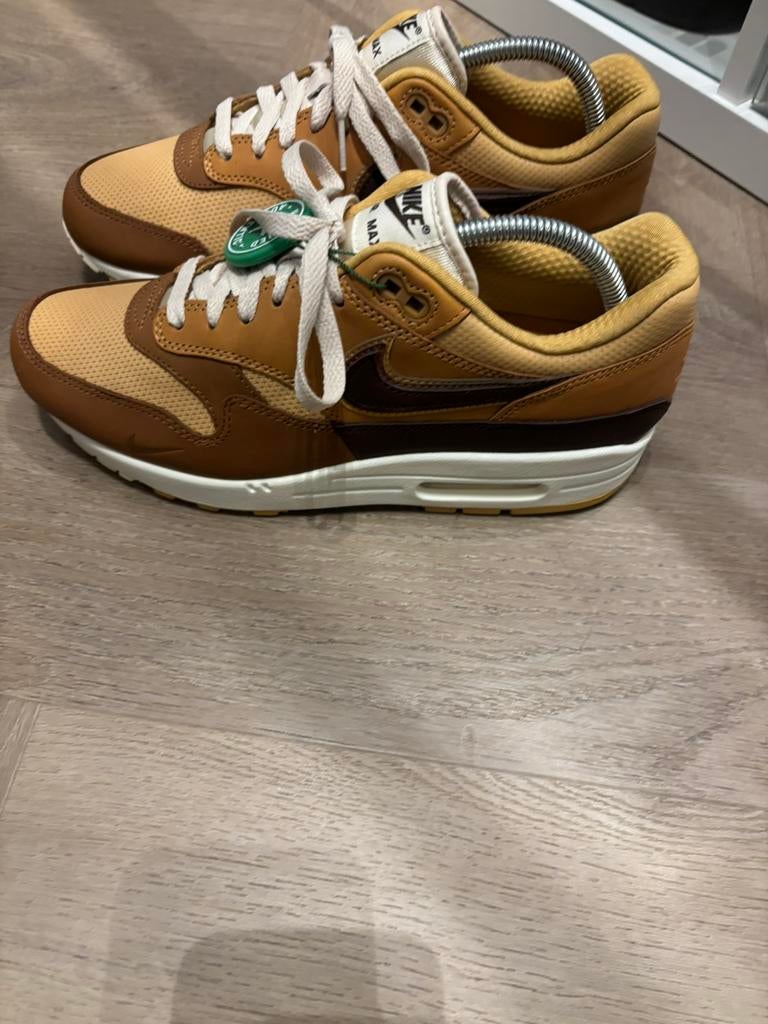 Nike air max 1 snkrs day brown, Ophalen of Verzenden, Zo goed als nieuw, Jongen of Meisje, Sportschoenen