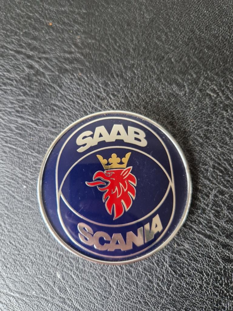 Saab Scania Embleem -  nette staat, Voor, Nieuw, Ophalen of Verzenden, Bumper