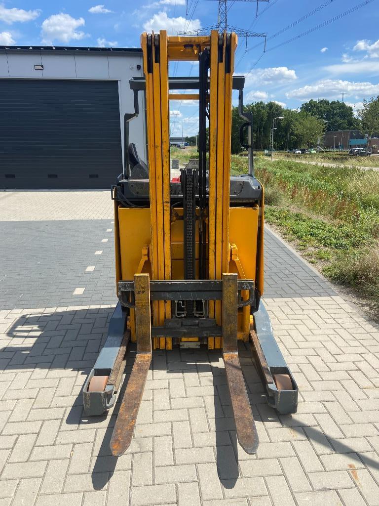 Jungheinrich etv112 met oplader, Zakelijke goederen, Machines en Bouw | Heftrucks en Intern transport, Ophalen, Heftruck, 1000 tot 2000 kg