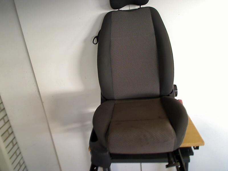 Stoel Rechts Voor Volkswagen Fox (5Z) (2010-09/2011-12), Gebruikt, Volkswagen, Volkswagen AG, Kundenbetreuung@volkswagen.de