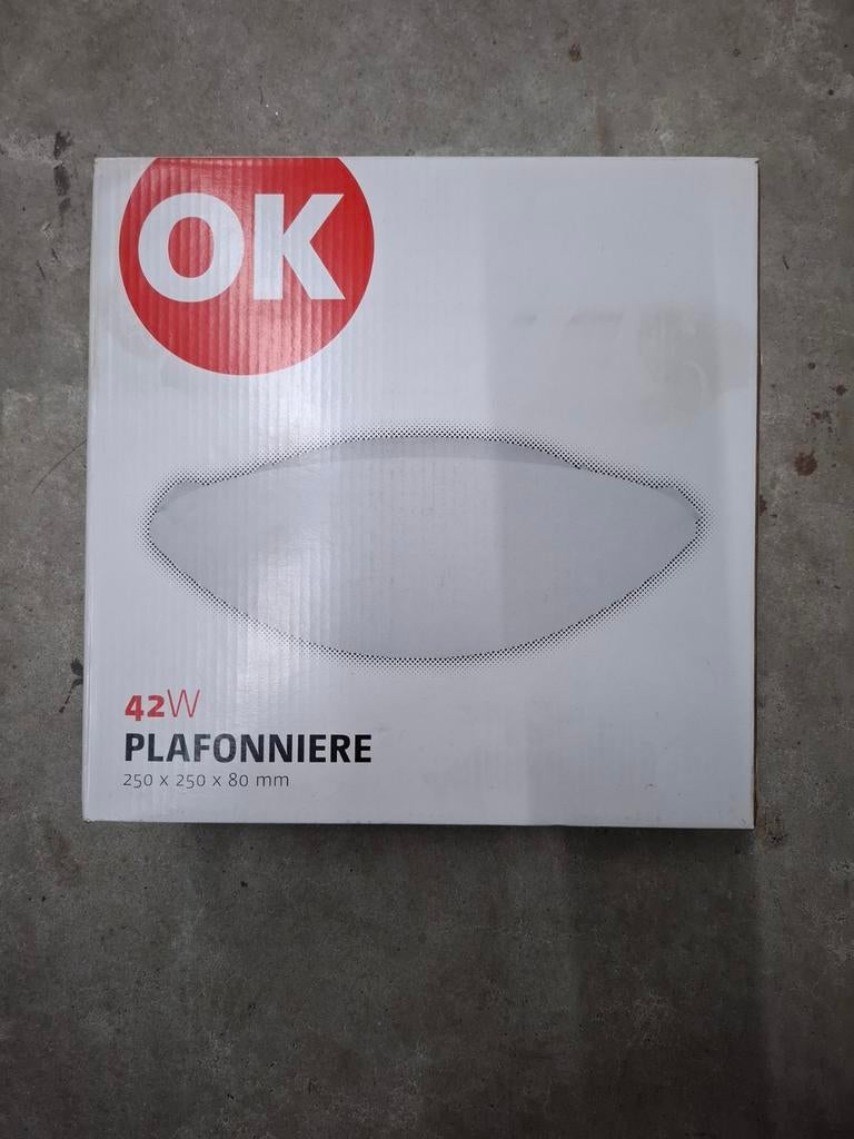 OK Plafondlamp - Nieuw in doos 2 stuks, Ophalen of Verzenden, Nieuw, Kunststof, Modern