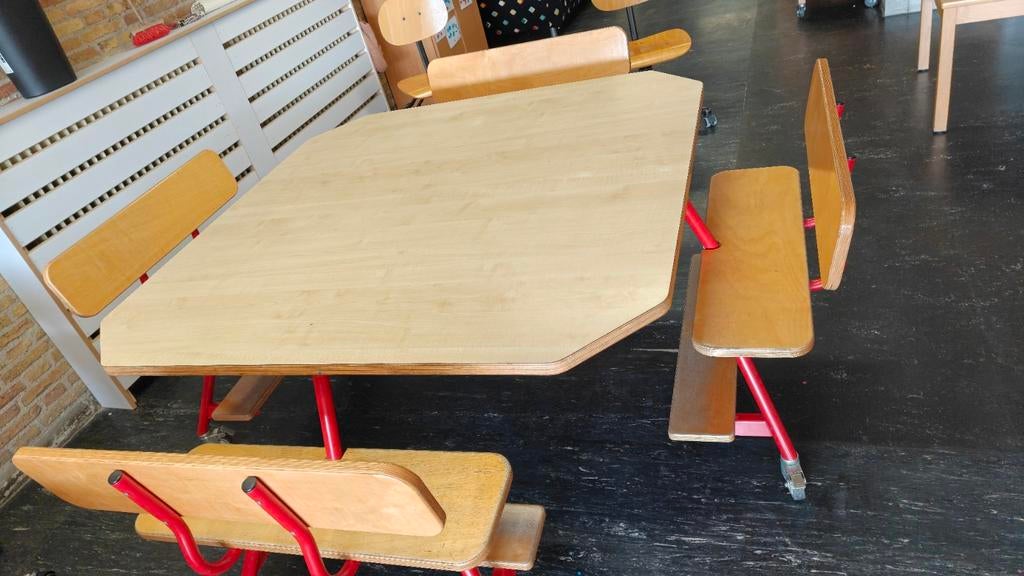 Vrierkante tafel kinderopvang meubel merk rolf, Ophalen