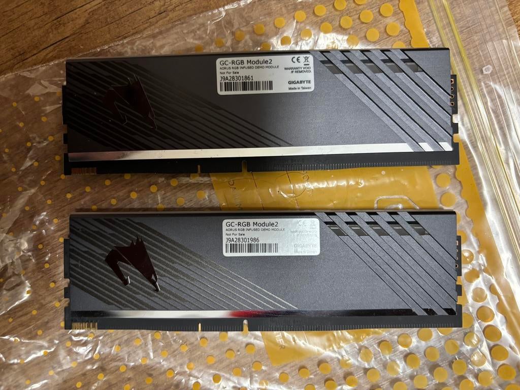 DDR 4 Aorus gigabyte led dummy, Ophalen of Verzenden, Zo goed als nieuw, DDR4, Desktop